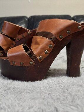 Wild Pair Vintage-Inspired Leather & Wood Platform Sandals Size 10B Rivet Detail